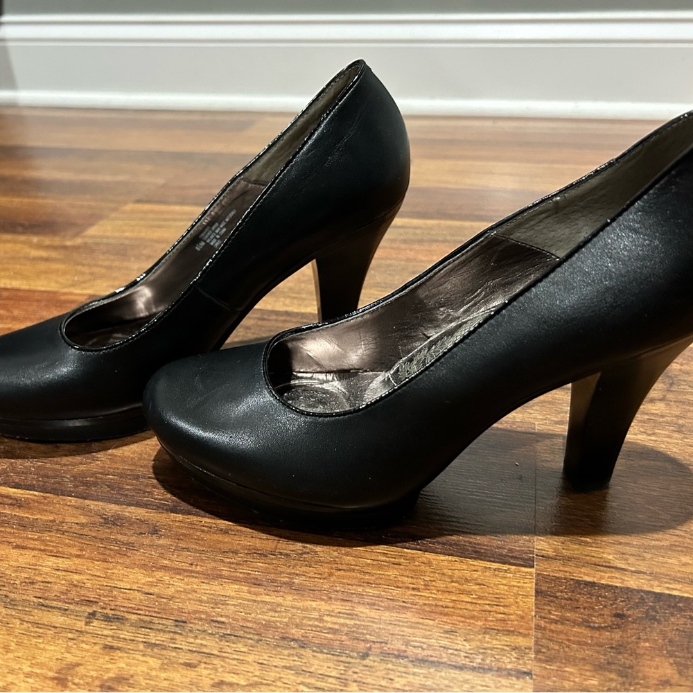 8.5 Sofft Leather Black Heels